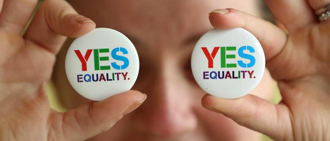 epa04761066 Angela McGlanaghey displays badges in favour of same sex marriage in Donegal town, Donegal, Ireland, 21 May 2015. Ireland goes to the polls tomorrow to vote on whether same-sex marriage should be legal, in a referendum that has exposed sharp divisions between communities in this traditionally Catholic country.  EPA/PAUL MCERLANE