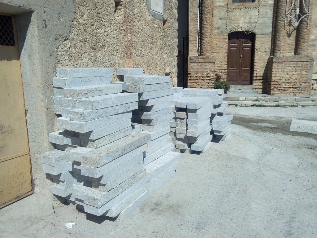 Materiale per la pavimentazione di Piazza Dante