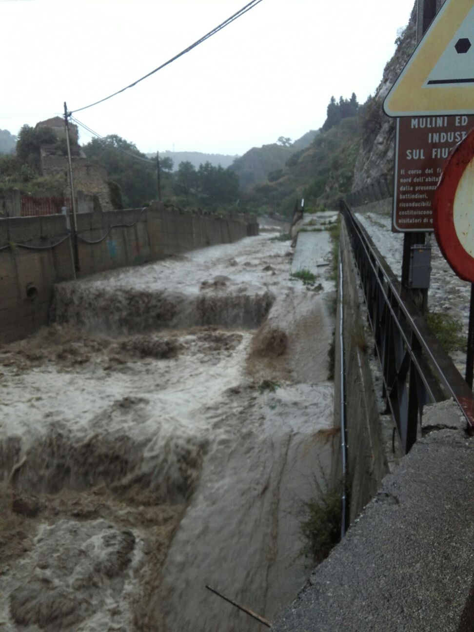 La Fiumara Gallizzi lato nord durante l'alluvione del 1 Novembre 2015