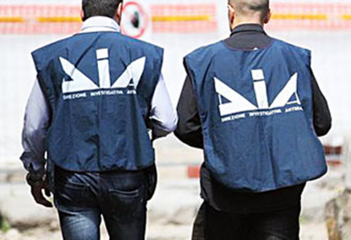 Agenti della Dia di Bari (foto Dia - 17 dicembre 2014)