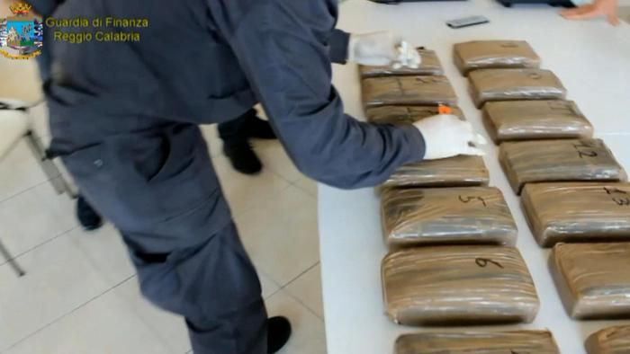Droga: sequestrati 49 Kg di cocaina nel porto di Gioia Tauro
