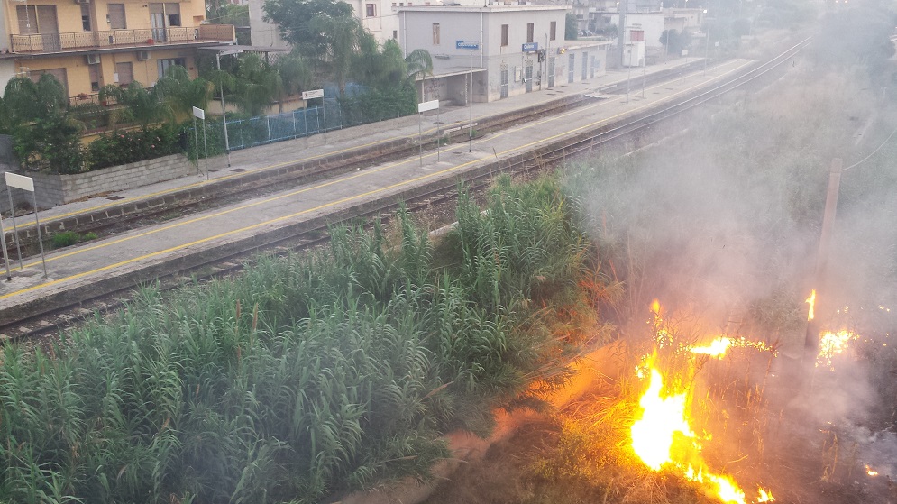 incendio vie degli emigrati cauloniagg