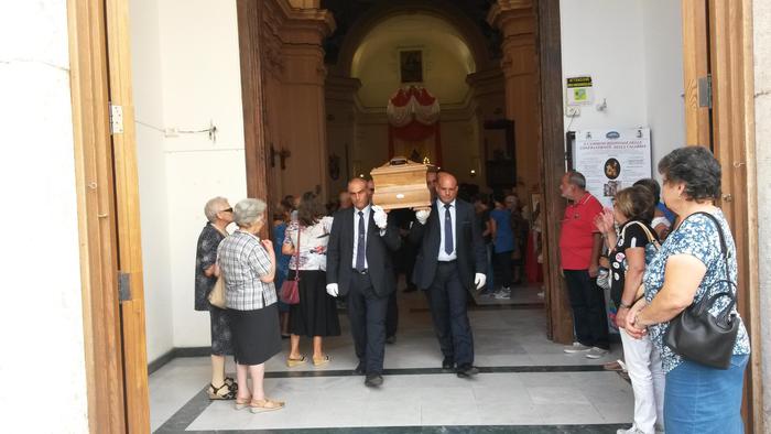 Anziana uccisa a Catanzaro: dolore e commozione a funerali