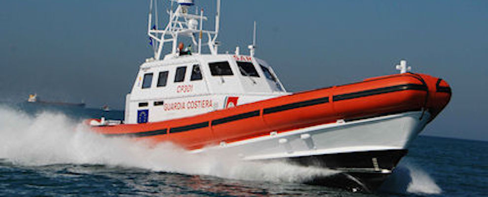 20090807_202621nave barca elicottero guardia costiera roccella jonica ev
