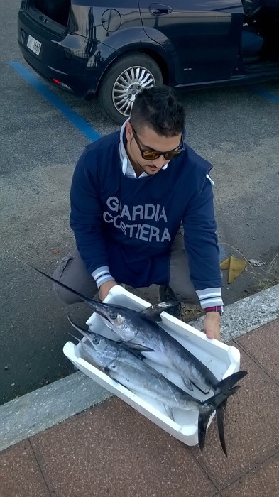  Ph. Ansa Calabria - Attrezzatura per pesca illegale sequestrata dalla Guardia costiera