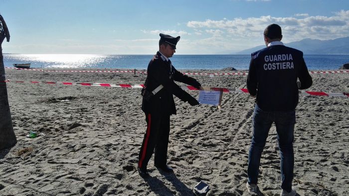 Carabinieri e Capitaneria di porto sequestrano opere abusive a Reggio