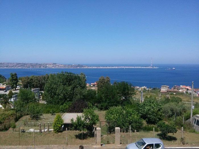 Lo stretto di Messina visto da Villa San Giovanni