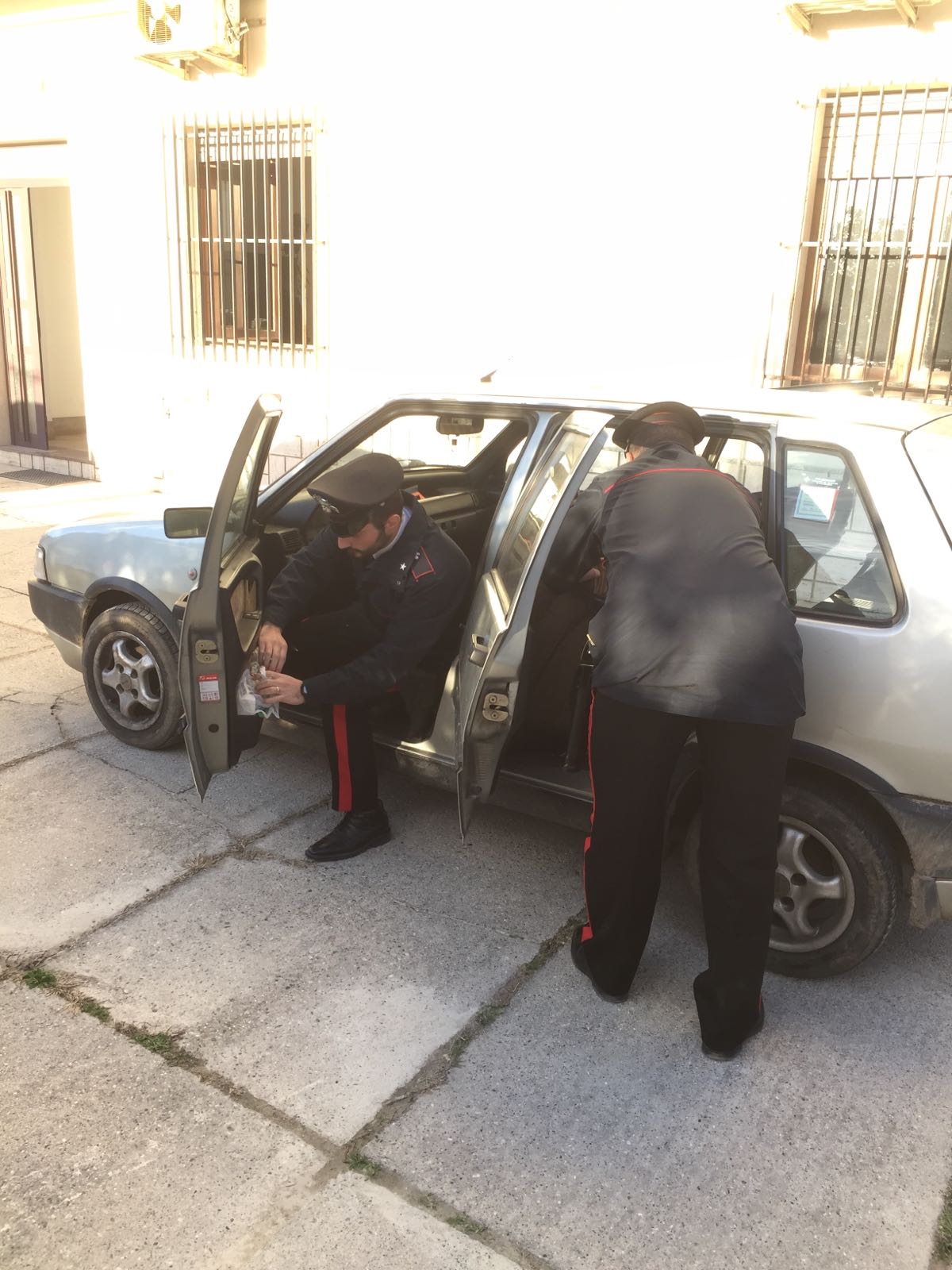 carabinieri perquisizione auto 