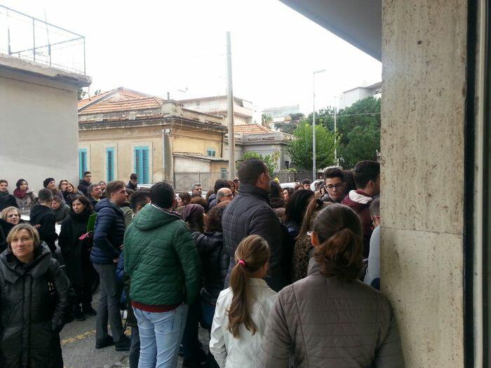 Allarme meningite: centro vaccinale di Reggio Calabria preso d'assalto - Ph. ANSA