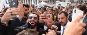 Applausi Per Salvini A Napoli Svelato Il Retroscena Frat Ci Hanno