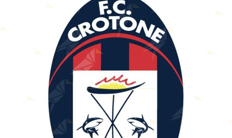 Quattro Calciatori Del Crotone Aggrediti In Spiaggia Erano Al Mare Con