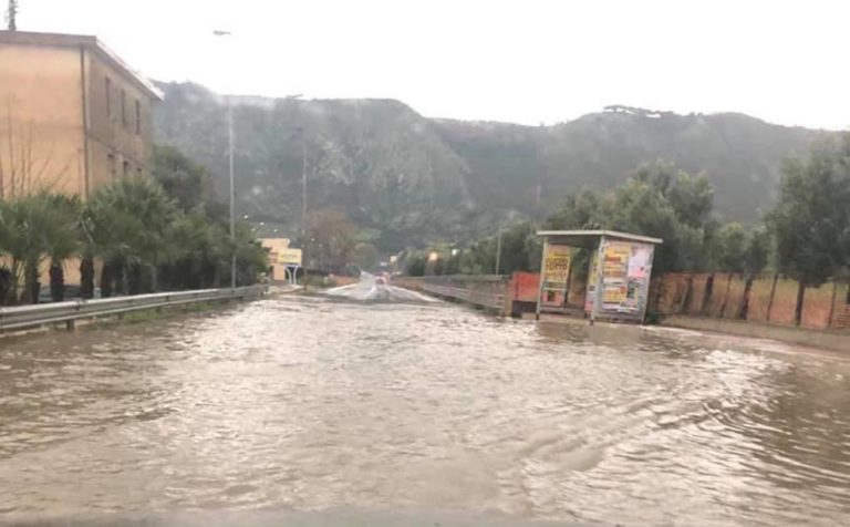 Maltempo In Calabria, Disagi E Allagamenti Lungo La S.S. 106 - Ciavula