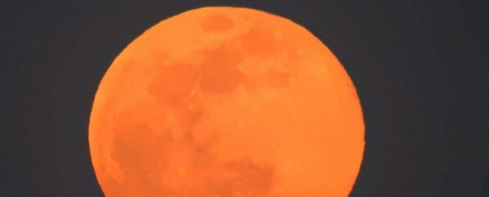 La superluna vista da Caulonia