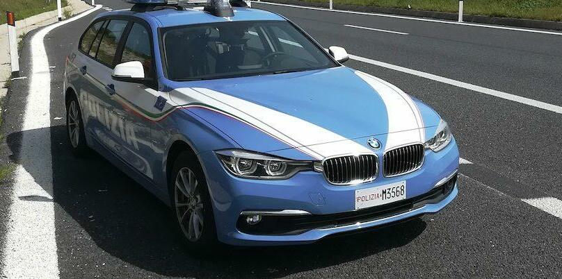 Percorre l’autostrada contromano, fermata dalla polizia stradale