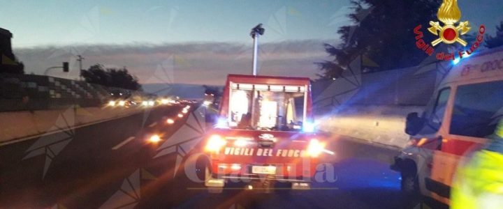 Tragedia In Autostrada. Scende Dall'auto Dopo Un Incidente E Viene ...