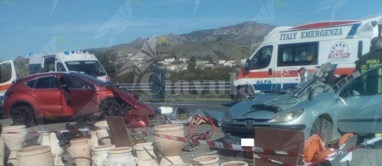 Tragedia Sulla S.S. 106: Un Morto E Due Feriti Gravi A Melito Di Porto ...