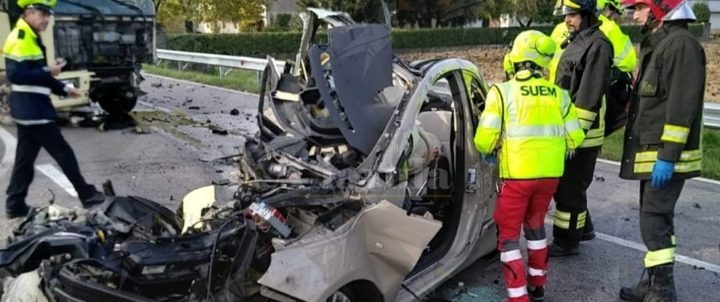 Tragico Incidente: Un'auto Si Schianta Con Un Camion, Un Uomo Muore Sul ...