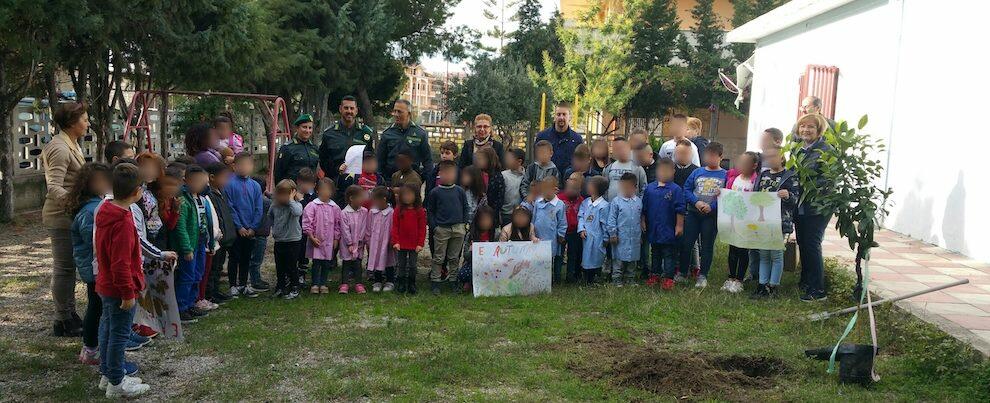 Gli alunni delle scuole di Caulonia insieme per celebrare la Festa dell’Albero