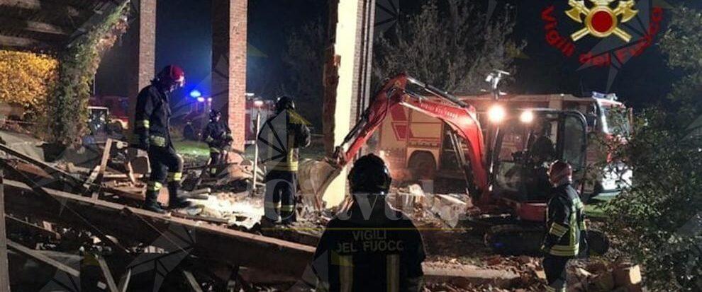 Esplode una palazzina nella notte: morti 3 vigili del fuoco. Il cordoglio della Protezione Civile