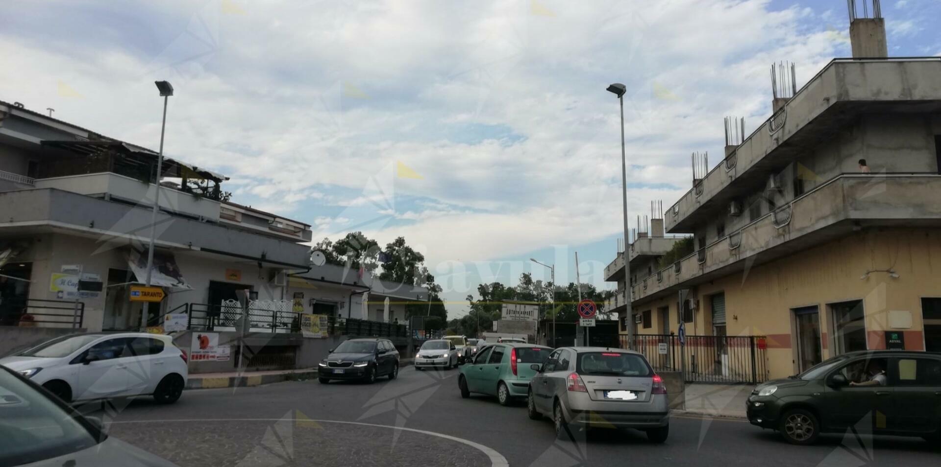 Traffico in tilt a Caulonia a causa dell’incendio di Aguglia