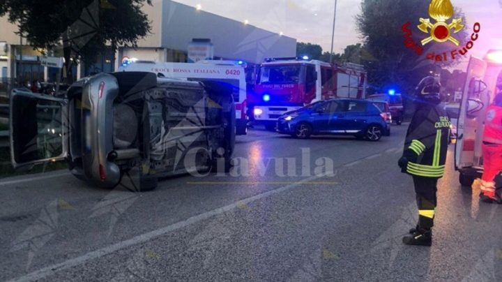 Incidente Tra Tre Auto, Una Si Ribalta - Ciavula