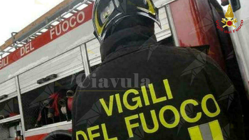 Paura a Reggio Calabria, auto sfonda una ringhiera e rimane sospesa nel vuoto