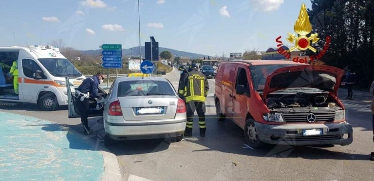 Scontro Tra Auto E Furgone, Un Ferito - Ciavula