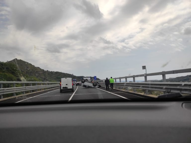 Incidente Stradale All'altezza Di Gioiosa. Coinvolte Due Automobili ...