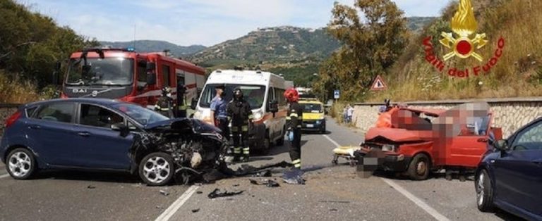 Incidente Stradale Sulla S.S. 106, Tre Persone Ferite - Ciavula