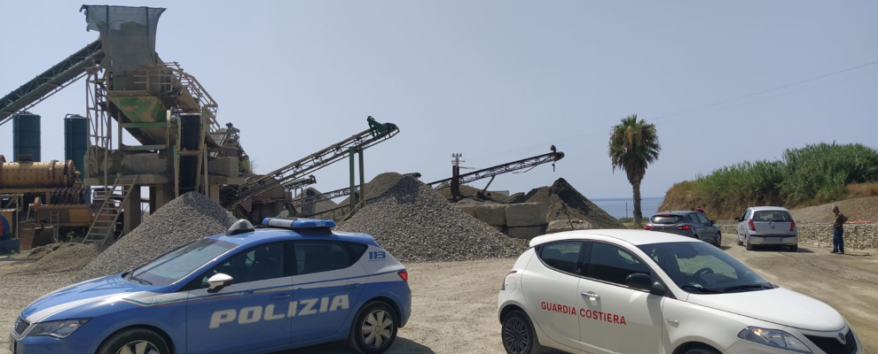 Calabria: scarti di lavorazione sversati in mare, struttura sequestrata e titolare denunciato