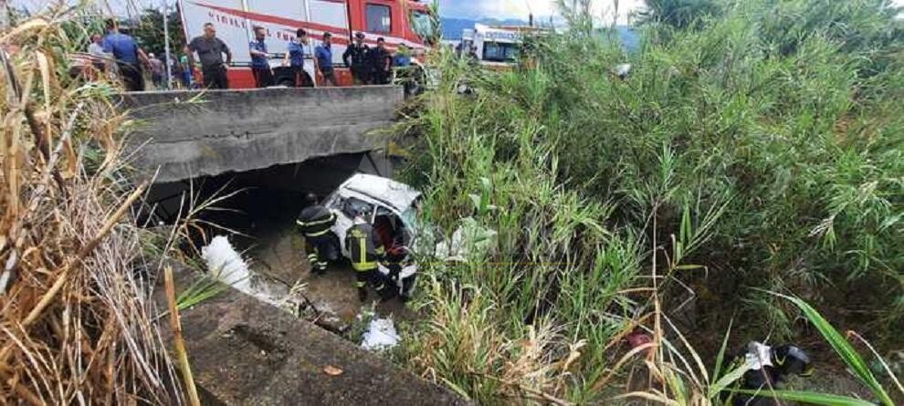 Auto precipita in una scarpata, due morti e un ferito nella Locride