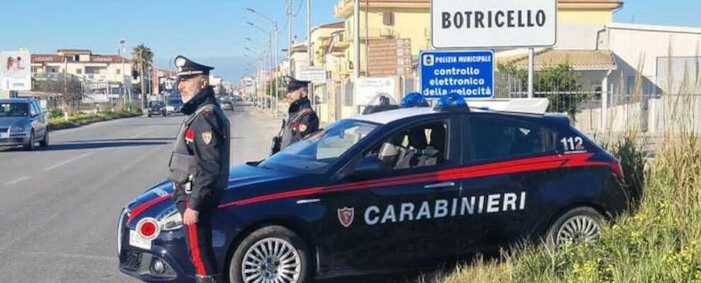 Accoltella il nipote al culmine di una lite, denunciato un uomo nel catanzarese