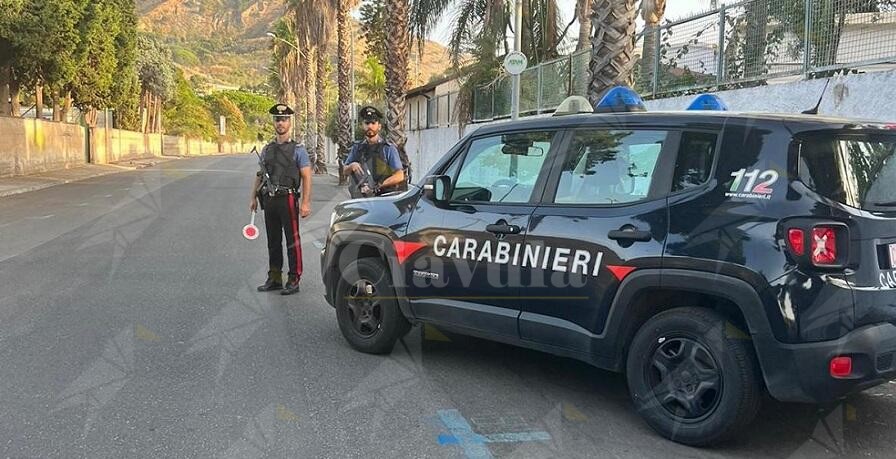 Tenta di disfarsi della droga durante un controllo. Arrestato un 42enne a Reggio Calabria