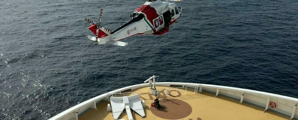 Membro dell’equipaggio MSC soccorso dalla Guardia Costiera a 100 miglia dalle coste calabresi