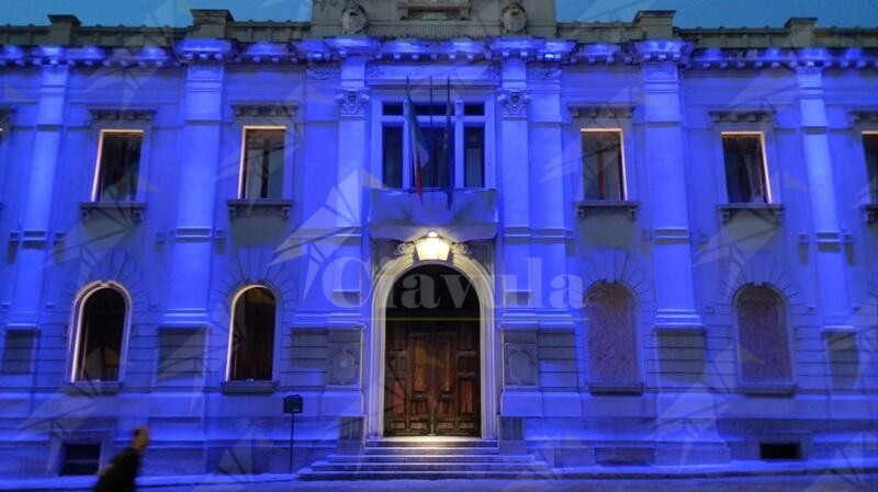 Giornata mondiale della Fibromialgia a Reggio Calabria, Palazzo San Giorgio s’illumina di viola