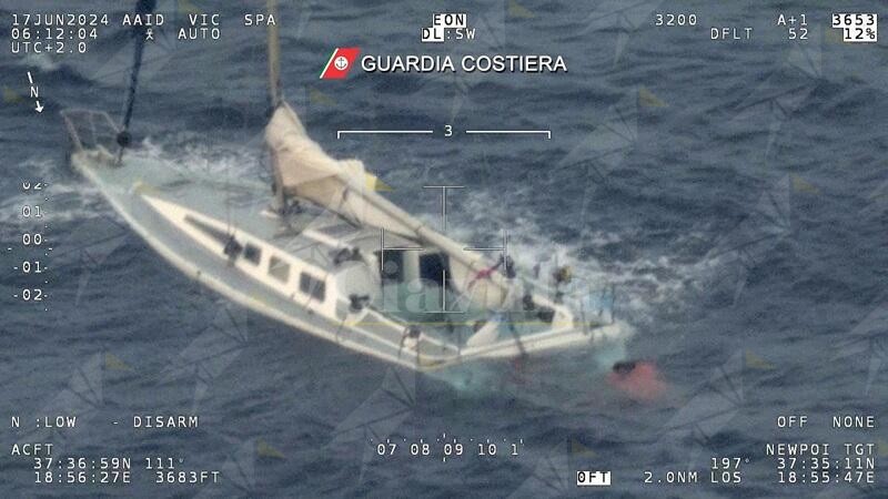 Ennesima tragedia nel Mediterraneo: barca si ribalta al largo della Calabria, numerosi dispersi e 1 morto