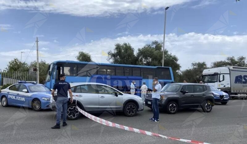 Calabria, trovato il cadavere di un senzatetto nel bagagliaio di un pullman