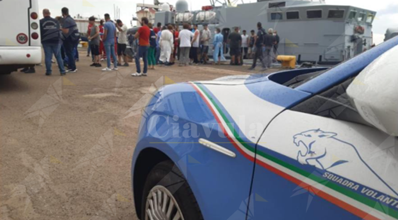 Sbarco di migranti del 20 luglio a Crotone, arrestato cittadino iracheno già segnalato in passato