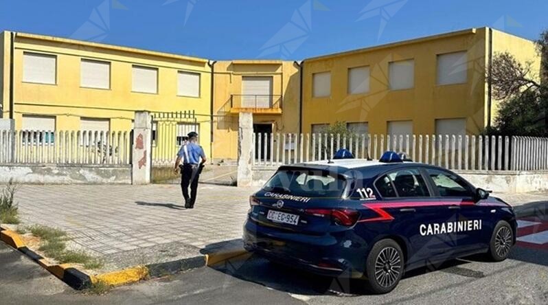 Vandalizzata una scuola elementare a San Ferdinando, denunciati 4 minori