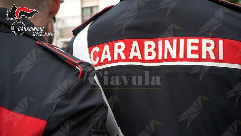 Aggredisce prima il personale sanitario del GOM di Reggio e poi i carabinieri intervenuti, arrestato