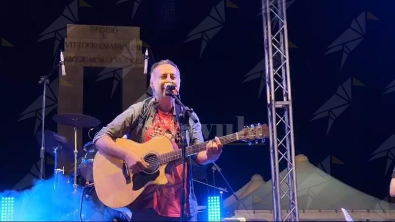 Il folk-rock graffiante di Enrico Capuano e la Tammurriata Rock chiudono il festival “Radici” di Reggio