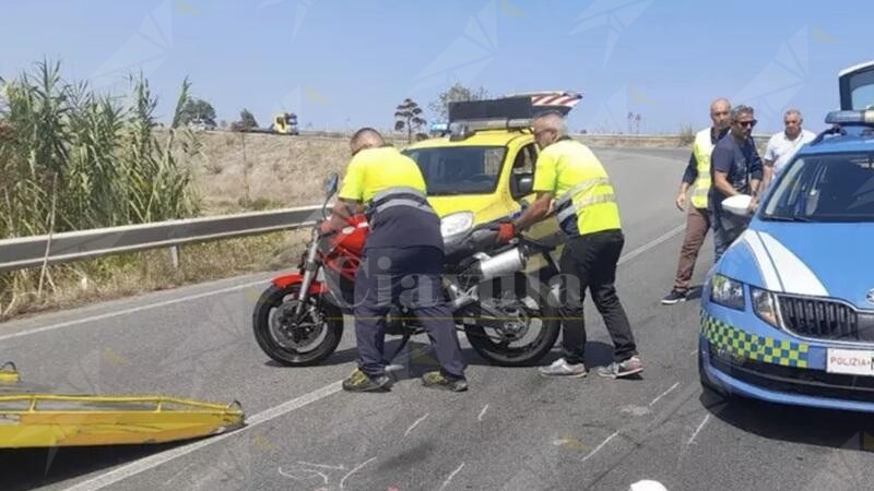 Tragico incidente a Crotone: morto un motociclista