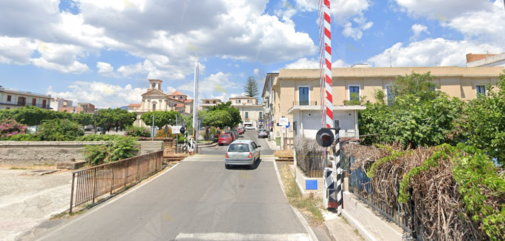 Lavori al passaggio a livello di Siderno, la maggioranza: “Chi oggi polemizza in passato ha lanciato il grido d’allarme”