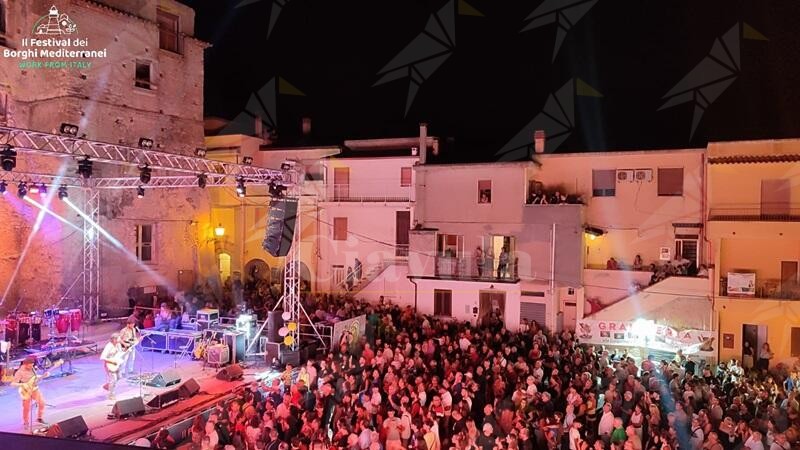 Il Festival dei Borghi Mediterranei consacra Monasterace come nuova meta culturale e artistica