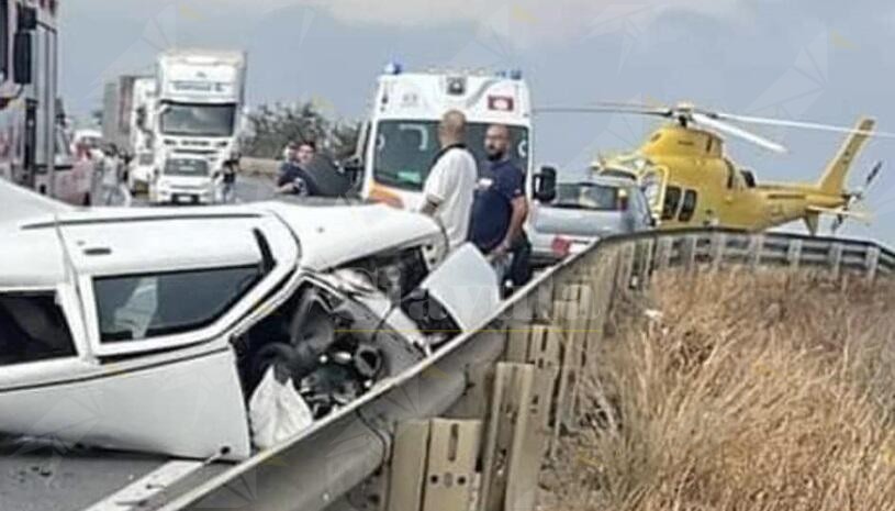 Ancora sangue sulla SS106, perde la vita un ragazzo in un incidente stradale