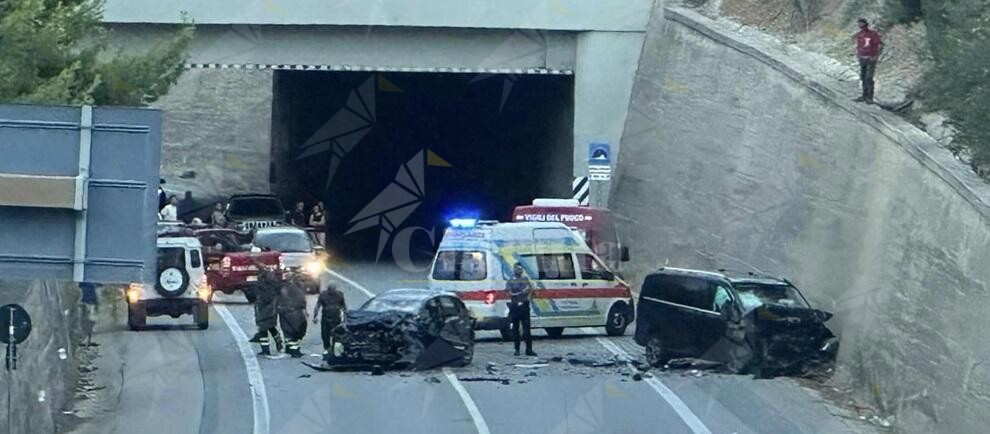 Incidente sulla statale 106, perde la vita un ragazzo