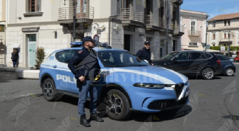 Arrestato a Crotone con l’accusa di stalking nei confronti dell’ex moglie e del compagno