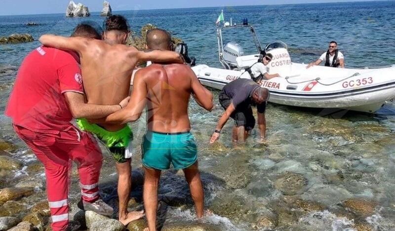 Va a pesca ma si trafigge il piede con la fiocina, soccorso dai vigili del fuoco