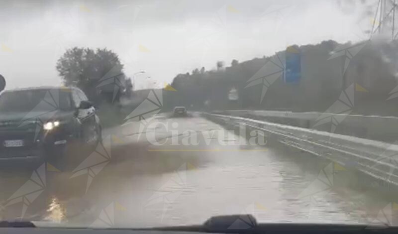 Continua il maltempo in Calabria: allagamenti lungo la SS106