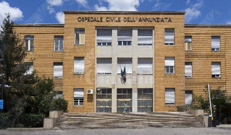 Truffa all’ospedale di Cosenza: due dipendenti accusati di falsificare orari e straordinari